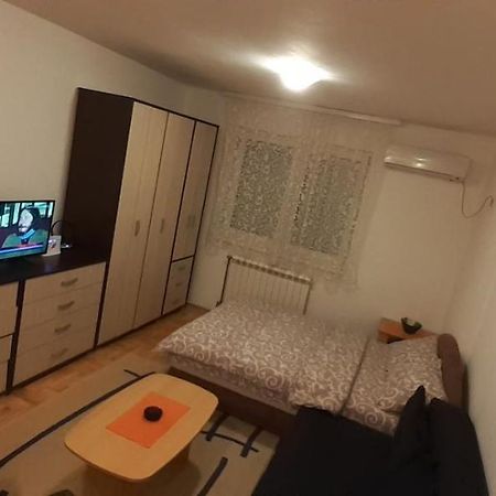 Ferienwohnung Sirmijum Hause Sremska Mitrovica Exterior foto